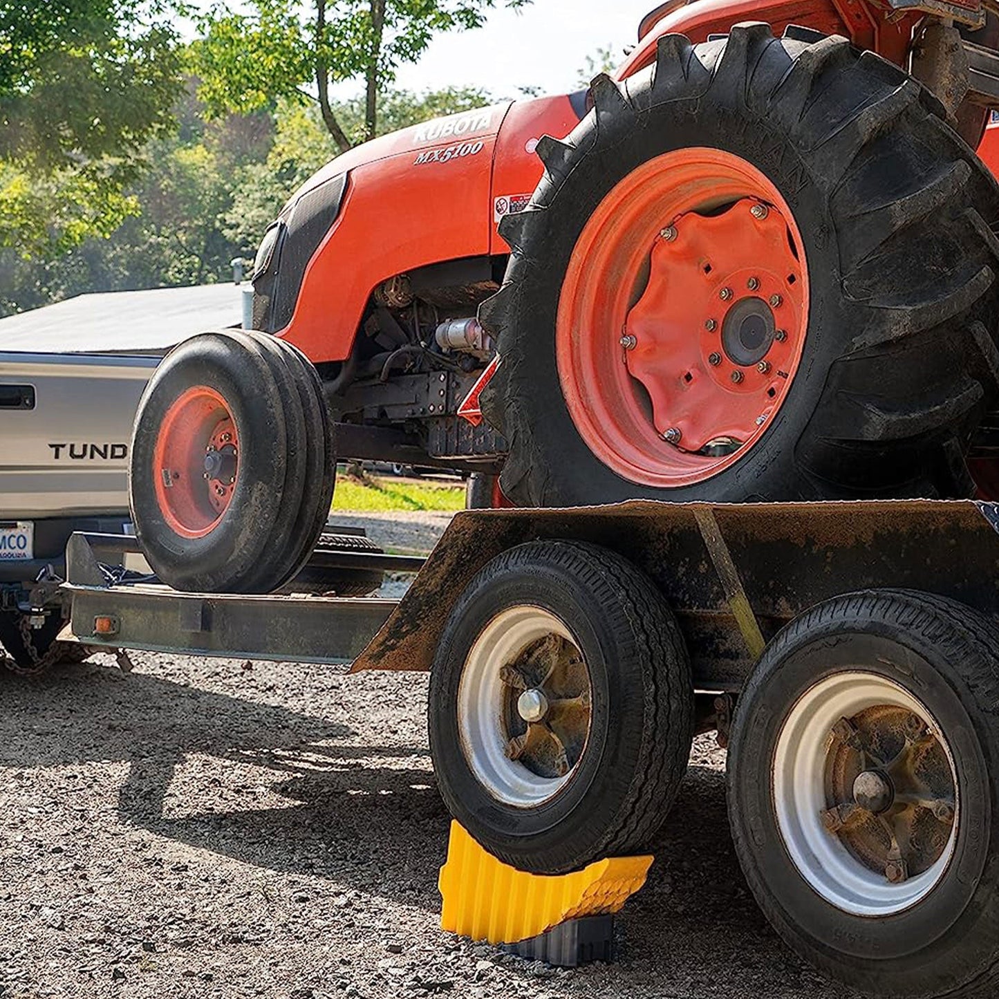 Camco Curved Trailer Aid with Chock & Pad, 6.5" Lift for Tandem Trailer, Yellow - Find Fresh Goods