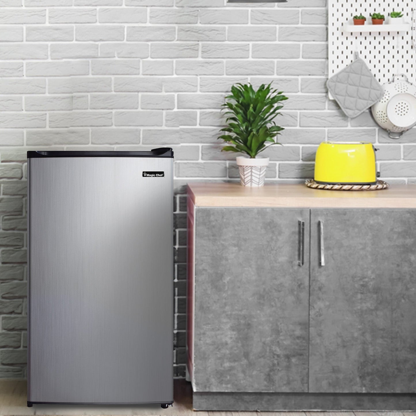 Magic Chef MCBR350S2 3.5 Cubic Foot Compact Mini Fridge with Freezer, Silver