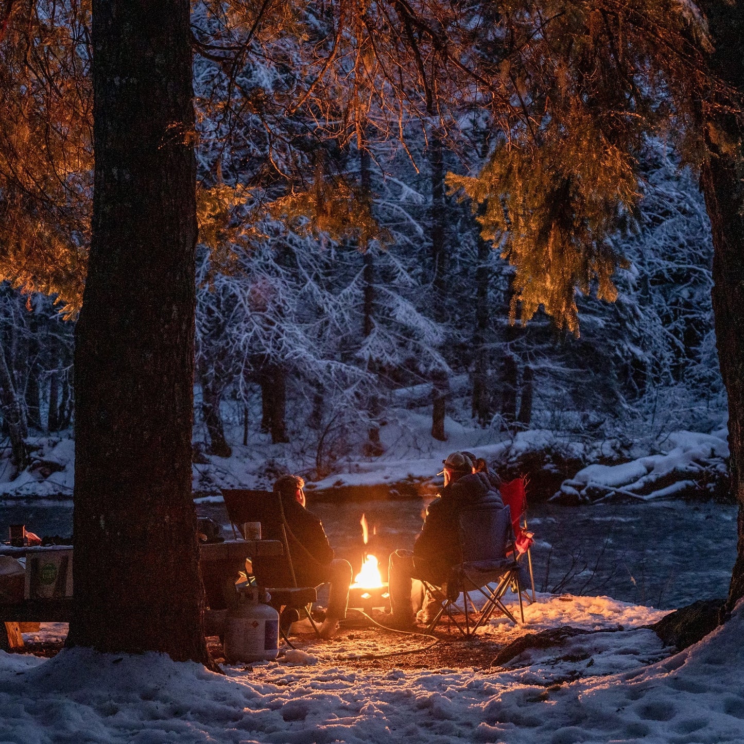 Flame King 19-inch Portable Smokeless Propane Fire Pit with Self-Igniter, 58,000 BTU