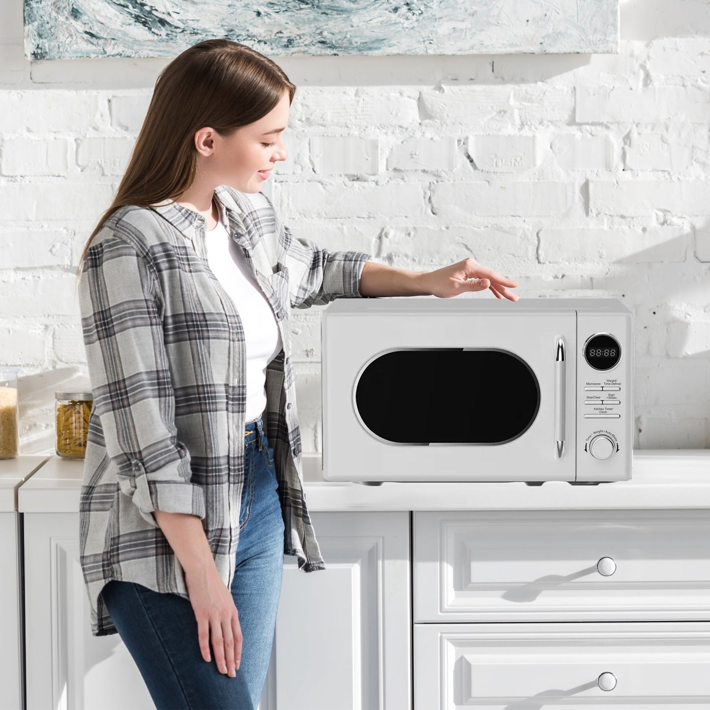 Magic Chef 0.7 Cubic Feet 700W Small Classic Retro Countertop Microwave, White