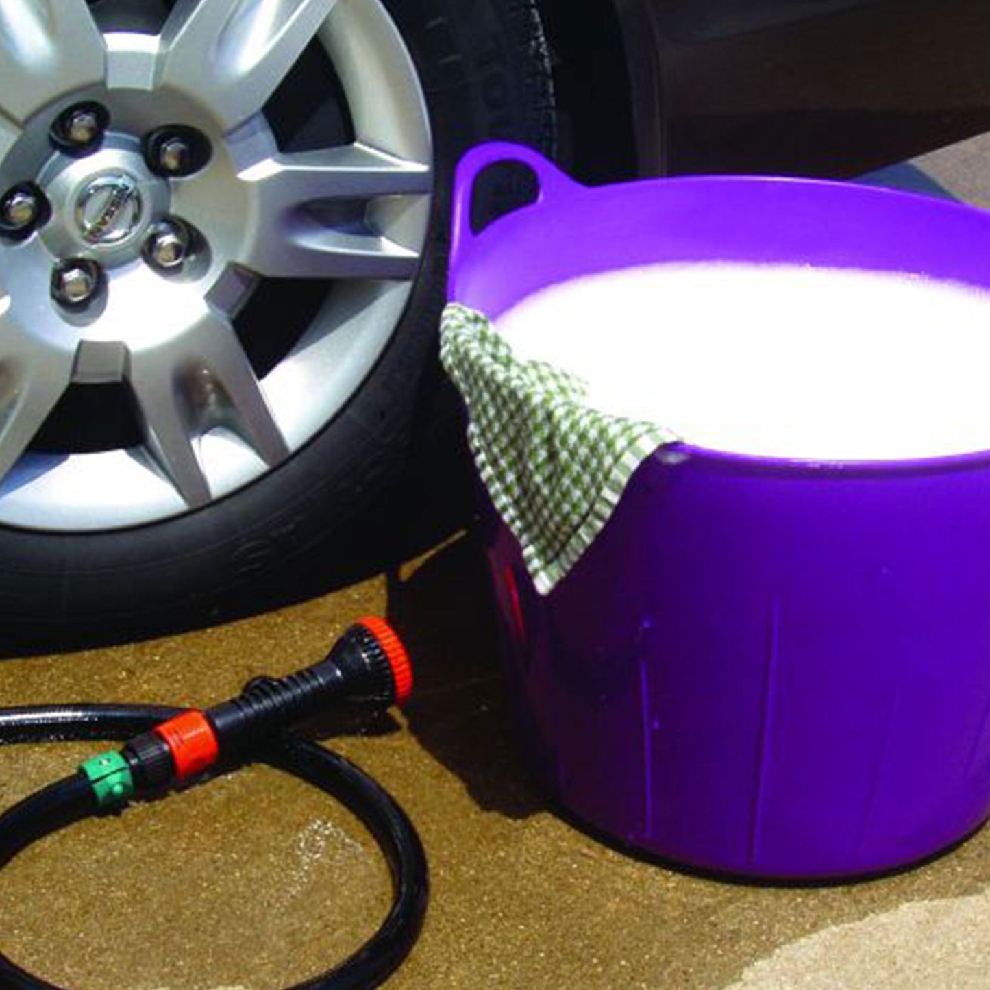 Little Giant 11 Gallon Heavy Duty Farm Bucket Poly/Rubber Flex Tub with Handles