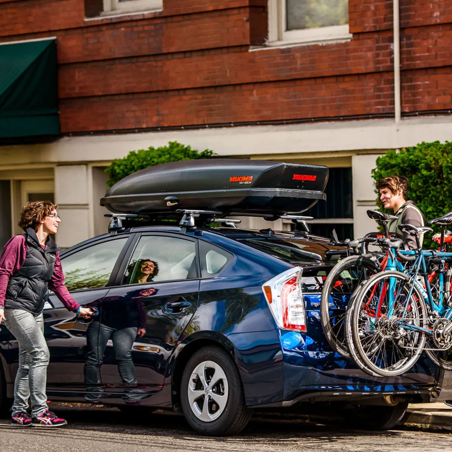 Yakima SkyBox 18 Cubic Foot Carbonite Cargo Box for StreamLine Crossbars, Black - Find Fresh Goods
