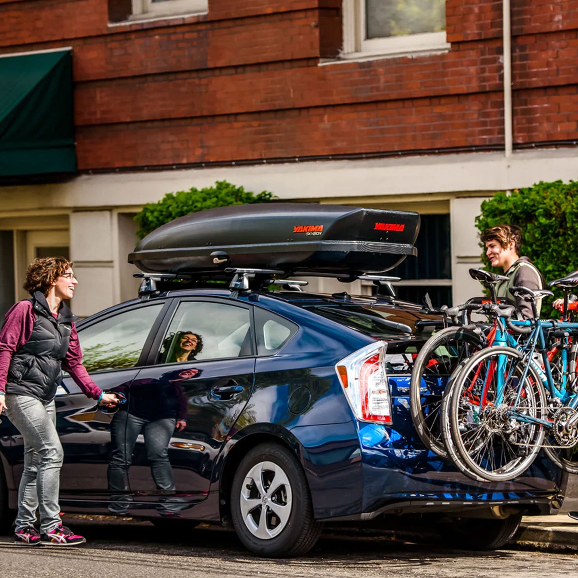 Yakima SkyBox 18 Cubic Foot Carbonite Cargo Box for StreamLine Crossbars, Black - Find Fresh Goods
