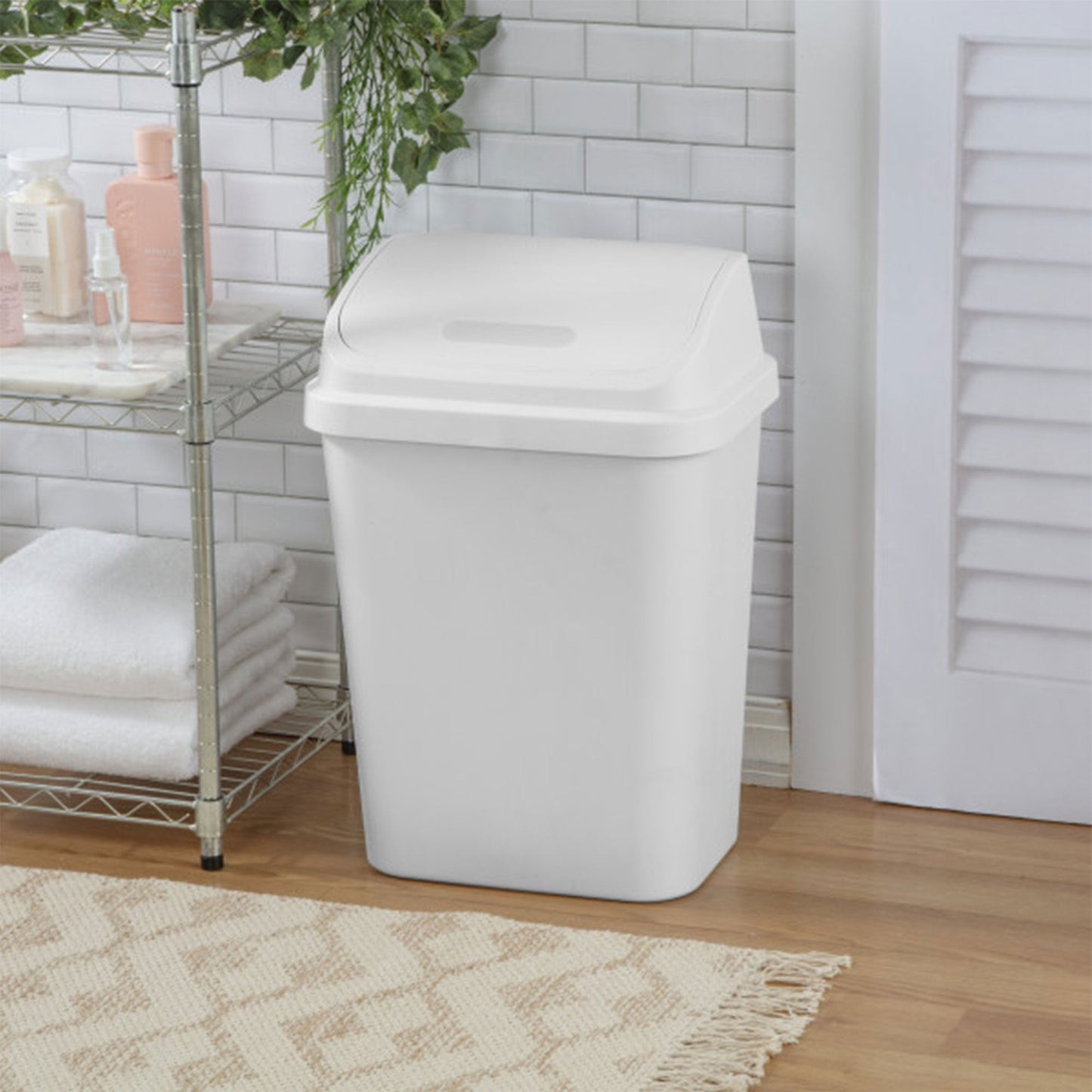 Sterilite 7.8 Gallon SwingTop Kitchen Wastebasket Trash Can, White (12 Pack)