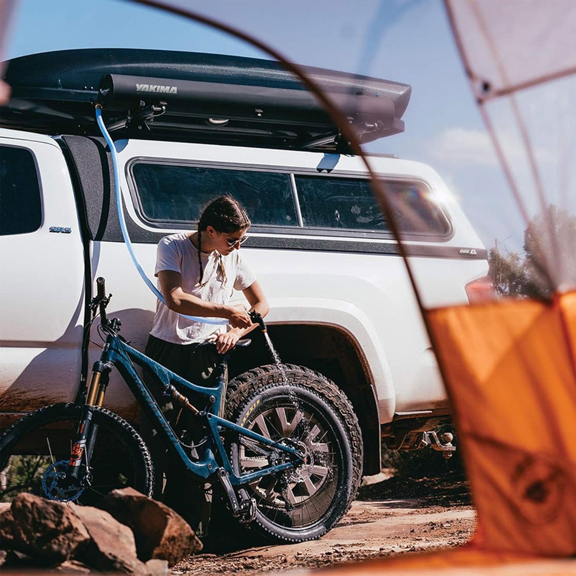 YAKIMA RoadShower Medium 7 Gallon Portable Pressurized Water Storage, Black - Find Fresh Goods