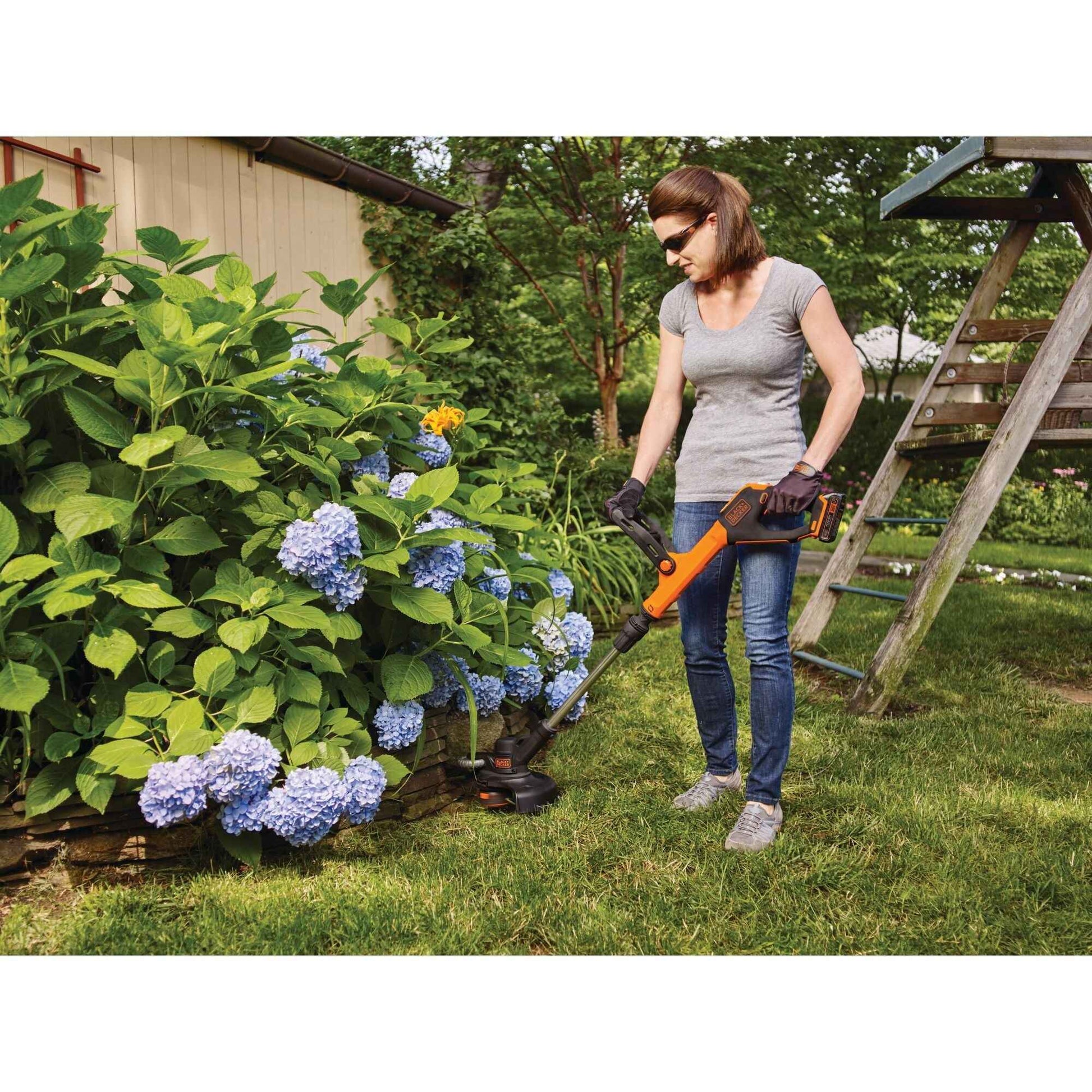 BLACK+DECKER 20V MAX* Lithium EASYFEED  String Trimmer/Edger, LSTE523