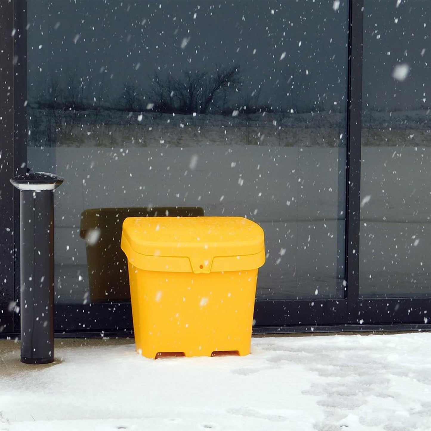 FCMP Outdoor 31 Gallon Salt & Sand Storage Box, Deck Container for Patio, Yellow