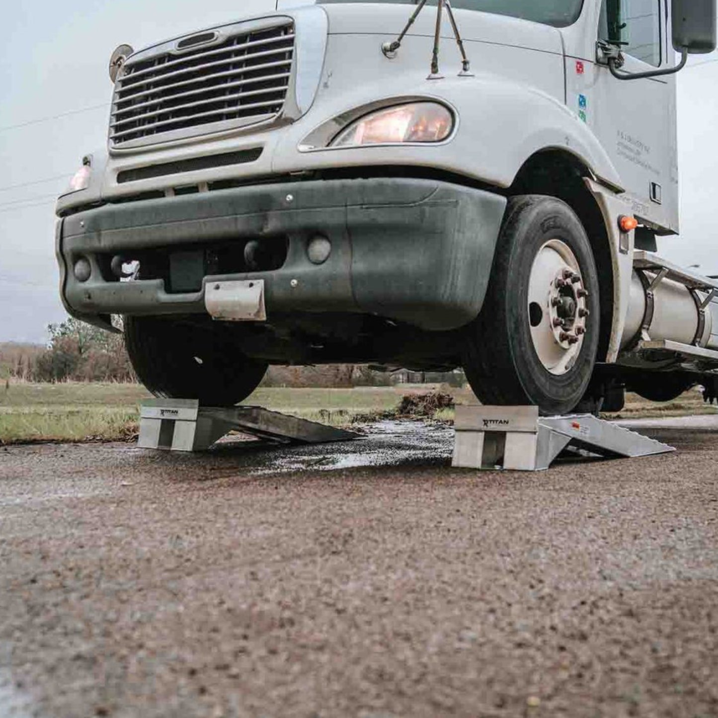 Titan Ramps Aluminum Semi Truck Riser Ramps with 20,000 Pound Capacity, Silver - Find Fresh Goods