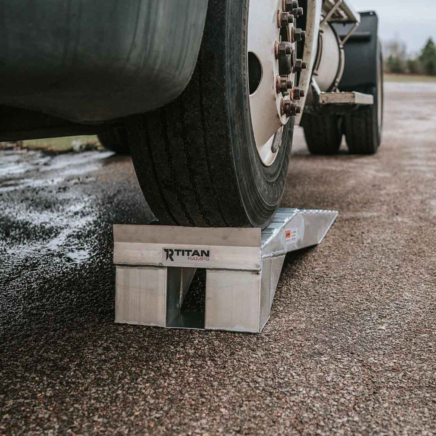 Titan Ramps Aluminum Semi Truck Riser Ramps with 20,000 Pound Capacity, Silver - Find Fresh Goods