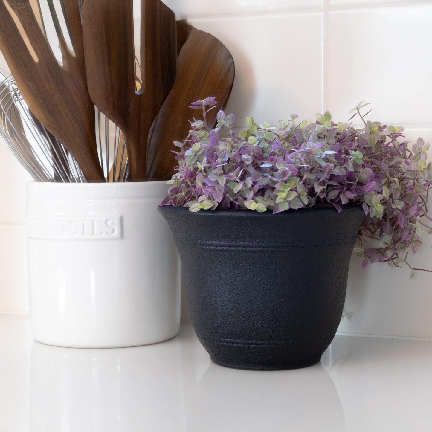 The HC Companies Sierra Self-Watering Pot with Internal Disk, 16", Black Onyx