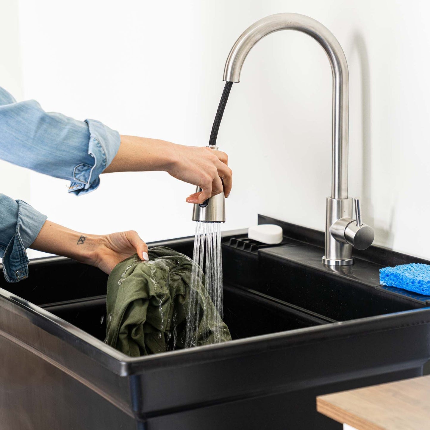 Utility Sink Heavy Duty Freestanding Utility Tub Sink, 30 x 24 Inches, Black