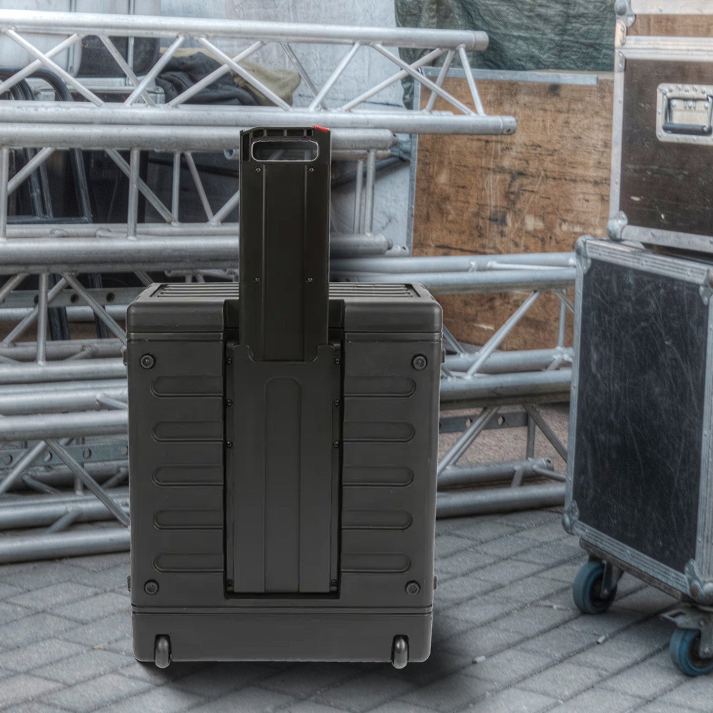 SKB 4U rSeries Rolling Rack with Integrated Back Wheels and 1-Touch Pull Handle