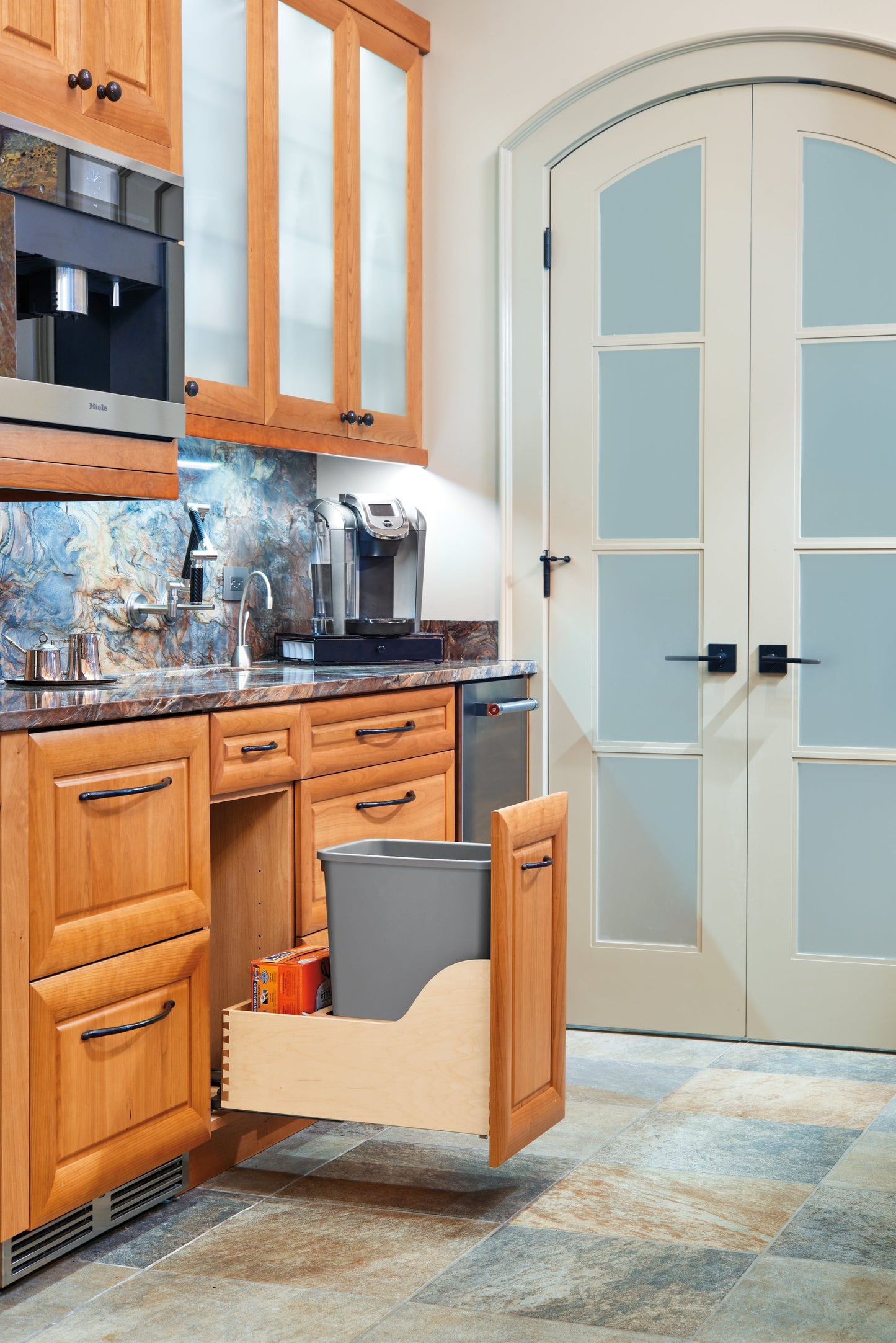 Rev-A-Shelf Single Pullout Trash Can 35 qt. w/ Soft-close Slides, 4WCSC-1535DM-1