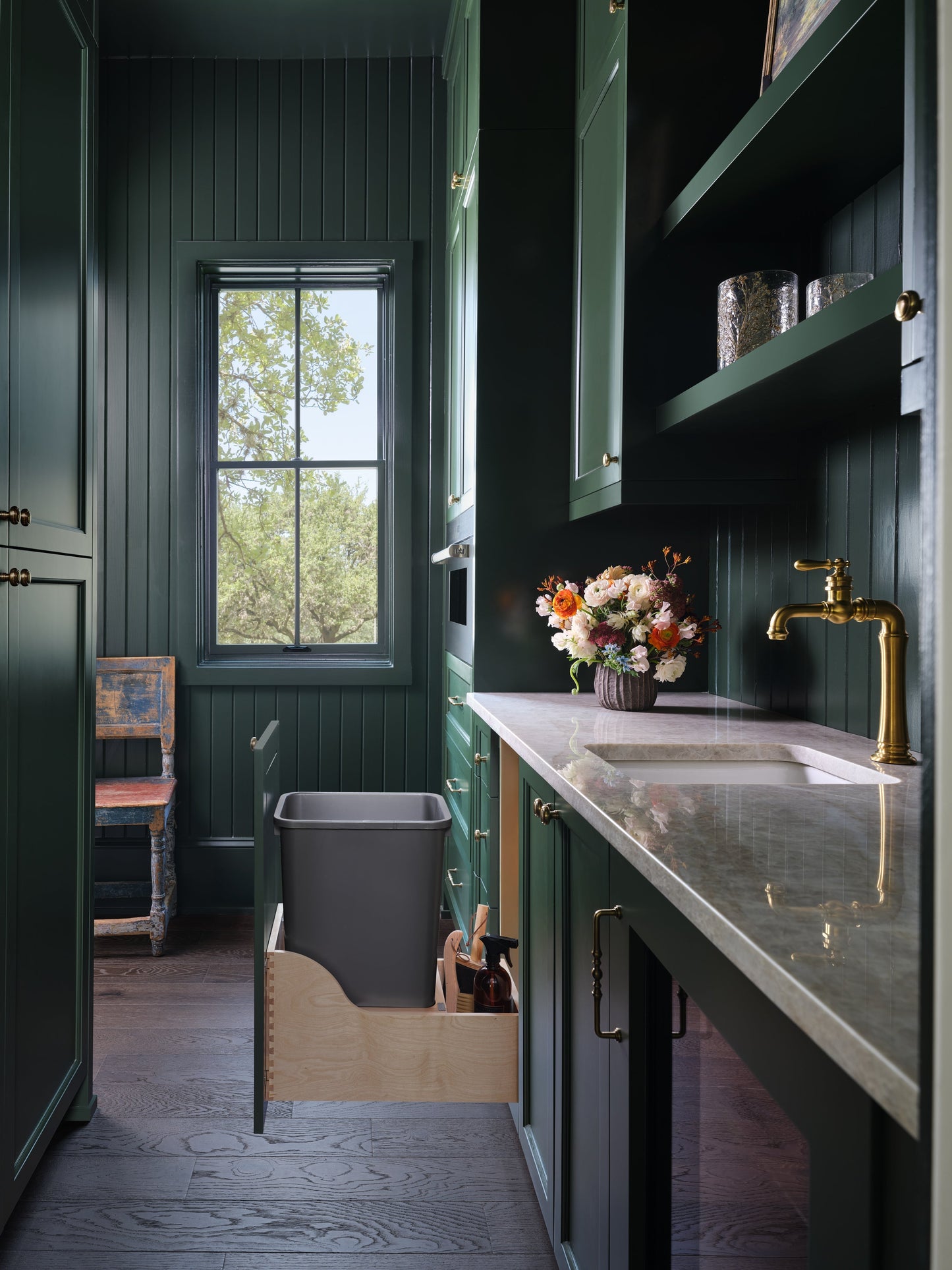 Rev-A-Shelf Single Pullout Trash Can 35 qt. w/ Soft-close Slides, 4WCSC-1535DM-1