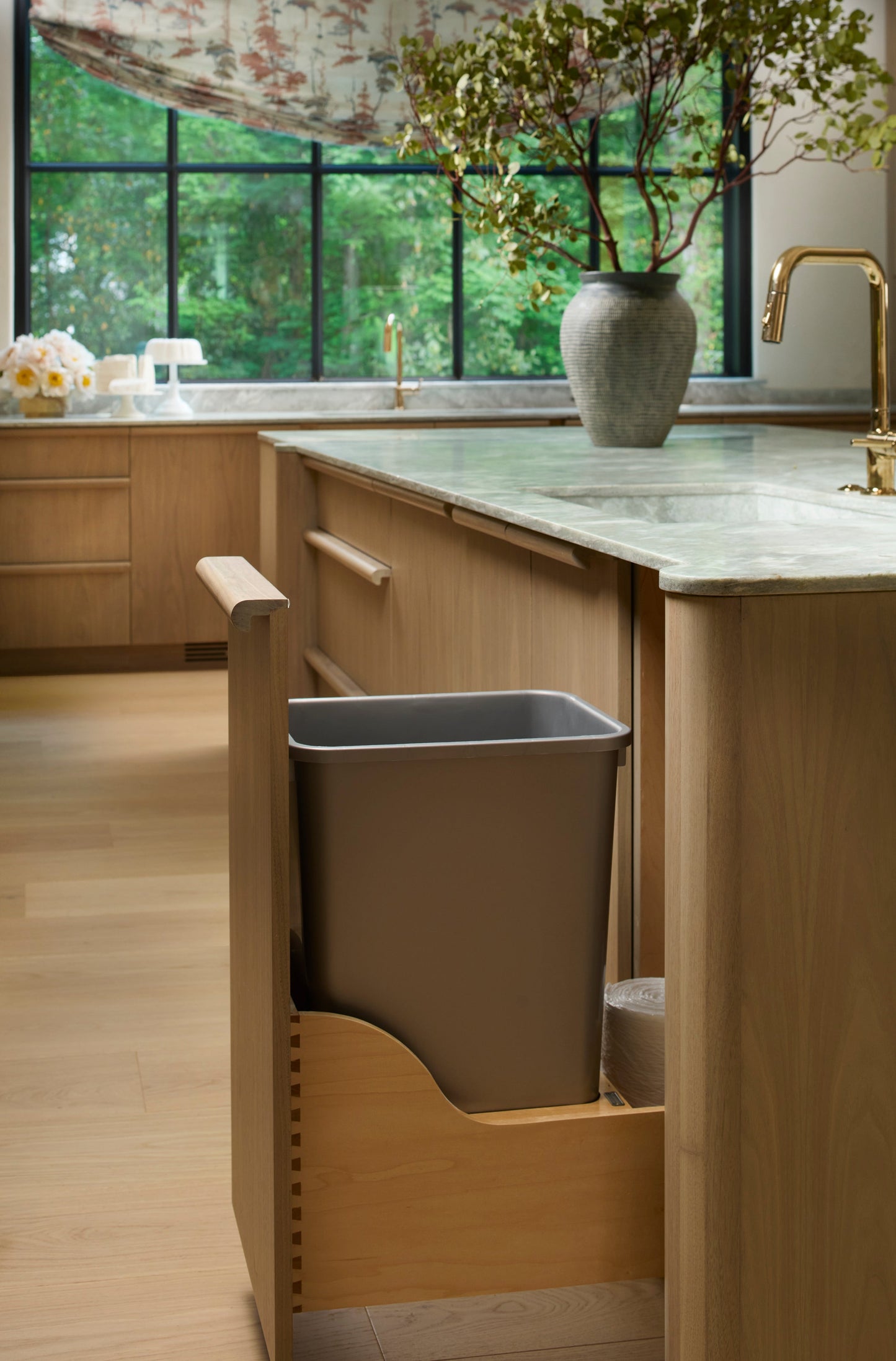 Rev-A-Shelf Single Pullout Trash Can 50 Qt w/ Soft-Close Slides, 4WCSC-1550DM-1