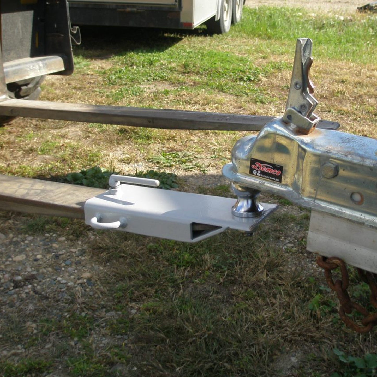 Field Tuff FTF-01FBMA 4" Ball Mount Hitch Adapter for Forklift and Tractor Forks - Find Fresh Goods