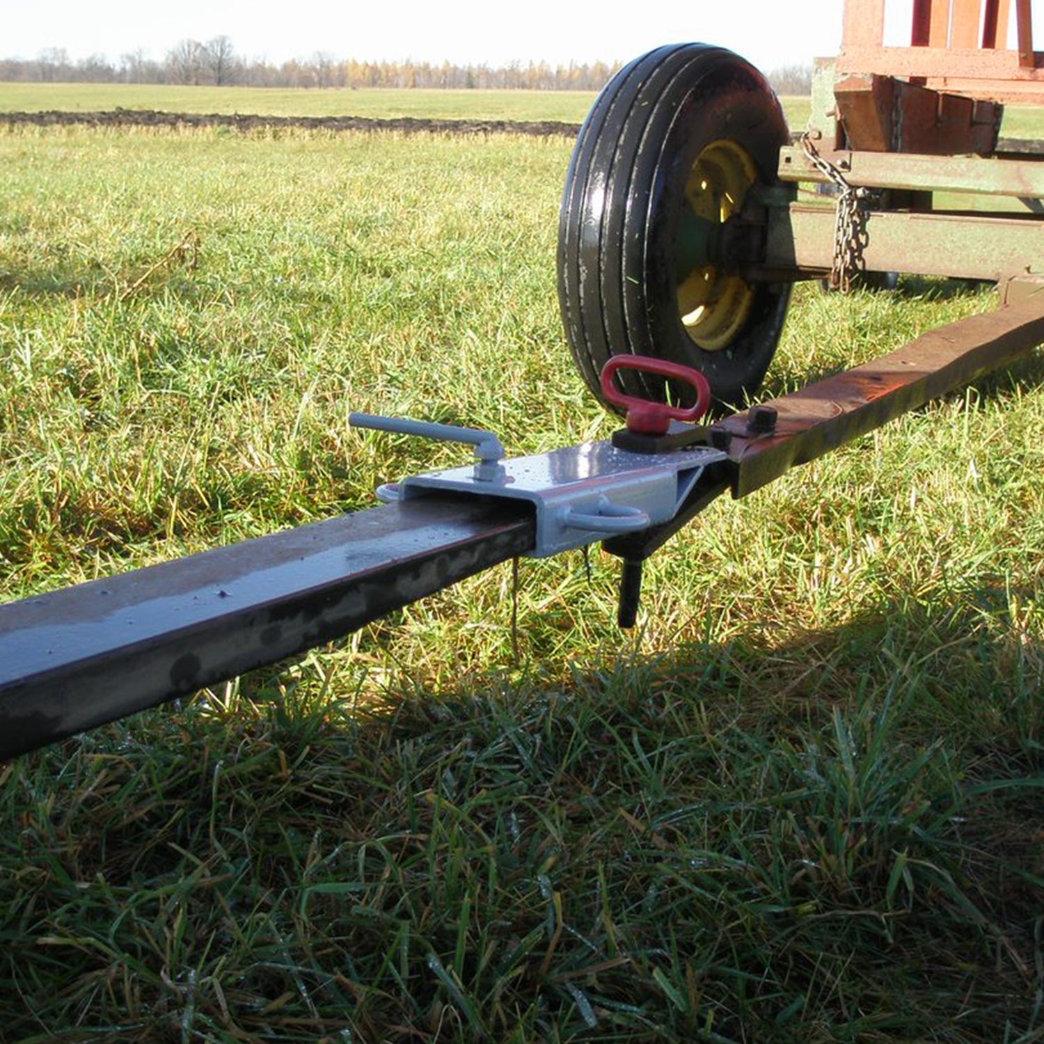 Field Tuff FTF-01FBMA 4" Ball Mount Hitch Adapter for Forklift and Tractor Forks - Find Fresh Goods