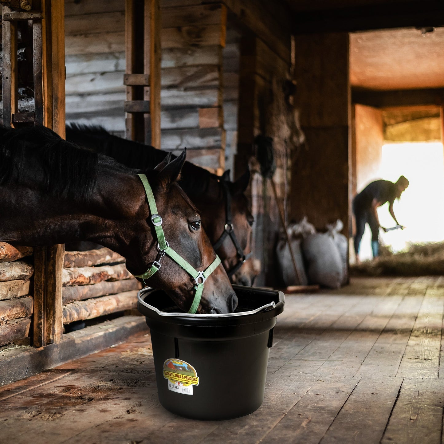 Little Giant Heavy Duty 22 Quart Flat Back Plastic Bucket w/ Metal Handle, Black