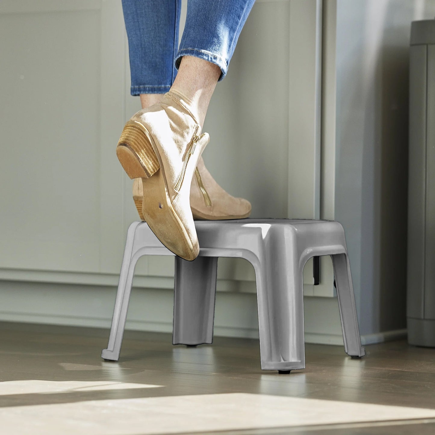 Gracious Living 9.5-Inch Plastic 1 Step Portable Home & Kitchen Stool, Gray