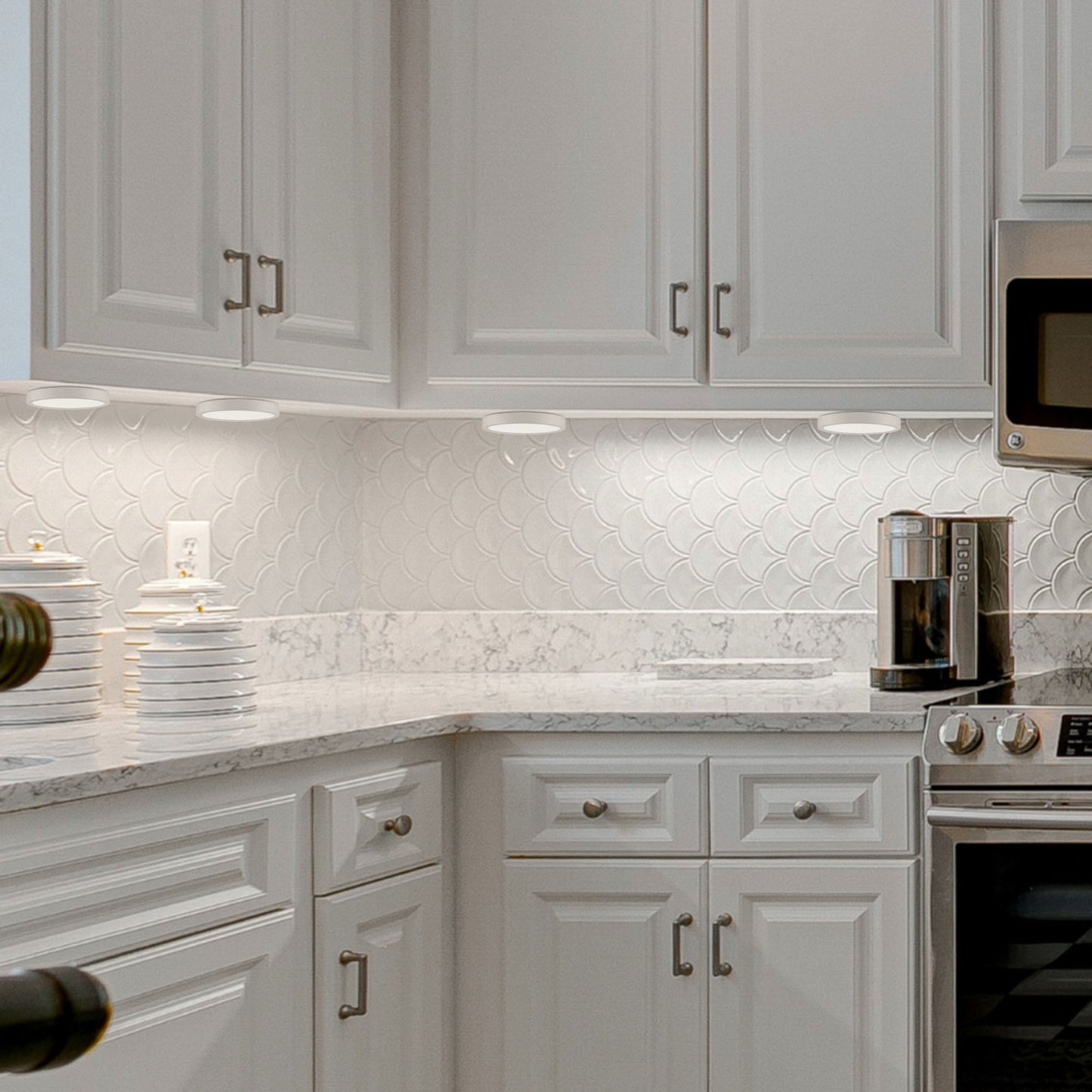 GE LED Plug In Slim Puck Light with Plastic Housing for Under Counter Fixtures